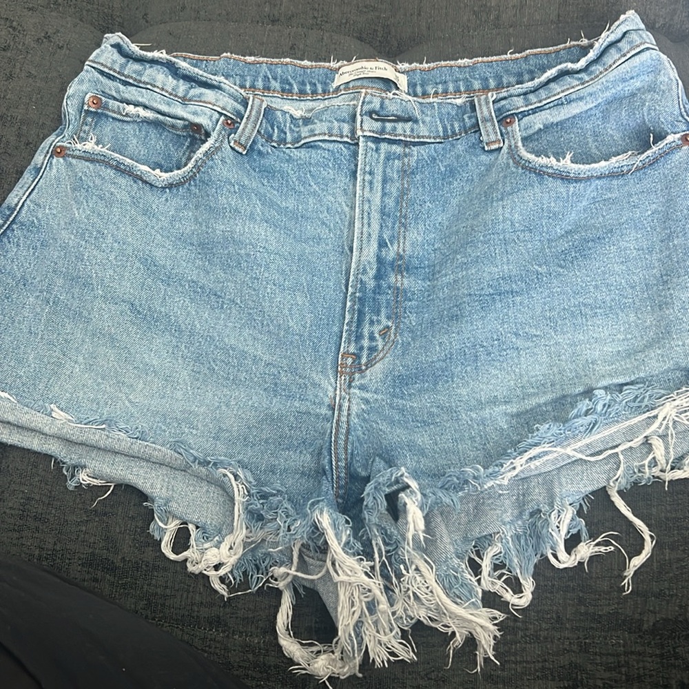Abercrombie cut off short high-rise curve love size 14